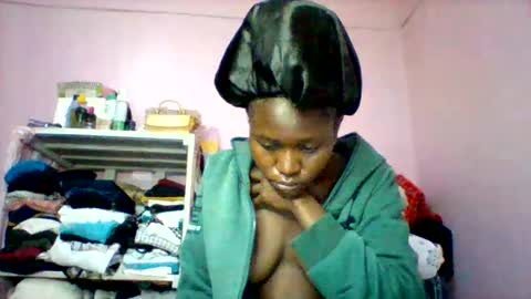 Snapshot of cutezola chatting on September 2025 02:57:01 AM cutezola online show from September 2025 02:57:01 AM