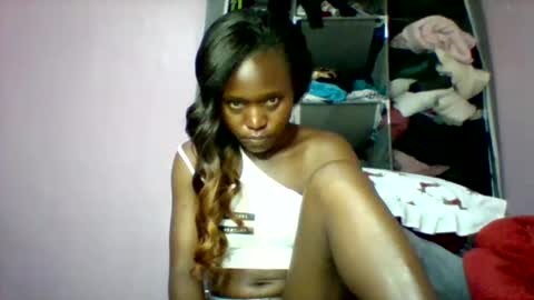 Snapshot of cutezola chatting on October 2025 11:11:01 AM cutezola online show from October 2025 11:11:01 AM