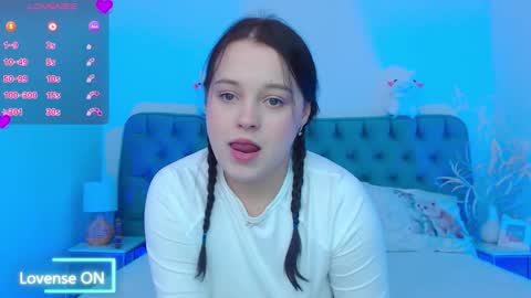Snapshot of cutie__cutiee_ chatting on October 2025 09:35:02 PM Nika online show from October 2025 09:35:02 PM