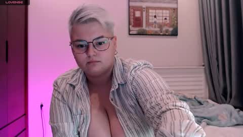 Sophie  Lilith online show from October 2025 03:57:02 PM