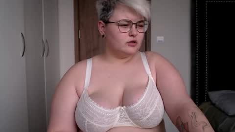 Sophie  Lilith online show from November 2025 06:30:01 AM