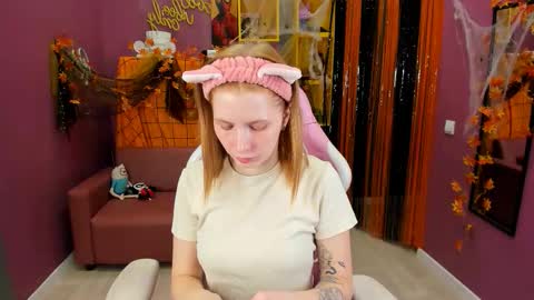 Lina online show from October 2025 01:50:02 PM