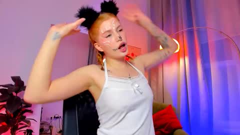 Lina online show from October 2025 10:33:02 PM