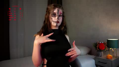 Nicole online show from October 2025 12:28:02 PM