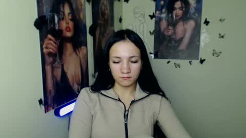 Emma online show from October 2025 08:05:01 PM