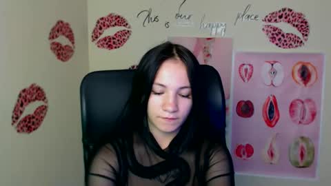 Snapshot of cutielady_ chatting on June 2026 06:23:01 AM Emma online show from June 2026 06:23:01 AM