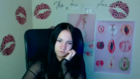 Snapshot of cutielady_ chatting on June 2026 06:05:01 AM Emma online show from June 2026 06:05:01 AM