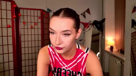 Snapshot of cutiewuwu chatting on October 2025 07:54:02 AM Vivienne online show from October 2025 07:54:02 AM