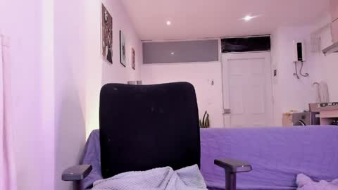Snapshot of cyan_xo chatting on May 2026 01:14:01 AM Cyan online show from May 2026 01:14:01 AM