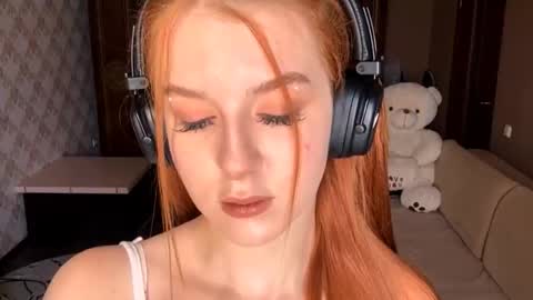 Mia online show from September 2025 01:21:01 PM