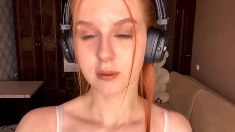 Mia online show from September 2025 11:32:02 AM