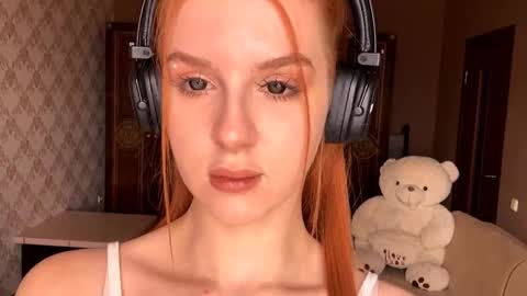 Mia online show from September 2025 07:41:01 AM