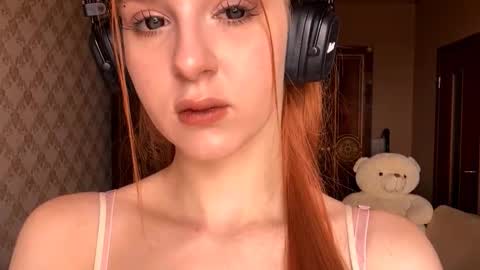 Mia online show from September 2025 08:13:02 AM