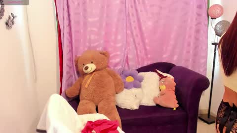 Cynthia online show from October 2025 01:44:02 PM