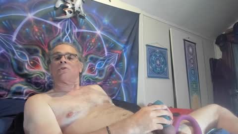 Snapshot of czechlove chatting on September 2025 12:28:01 PM Andrew Thomas online show from September 2025 12:28:01 PM