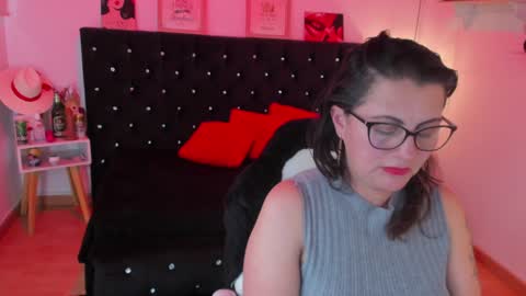 Mia  online show from January 2025 10:06:01 PM