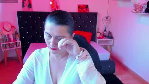 Mia  online show from January 2025 12:23:01 PM