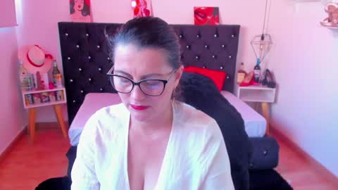 Mia  online show from January 2025 03:25:01 PM