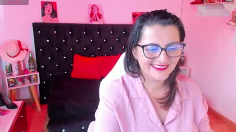 Mia  online show from January 2025 11:43:01 AM