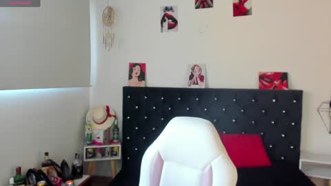Mia  online show from January 2025 12:28:02 PM