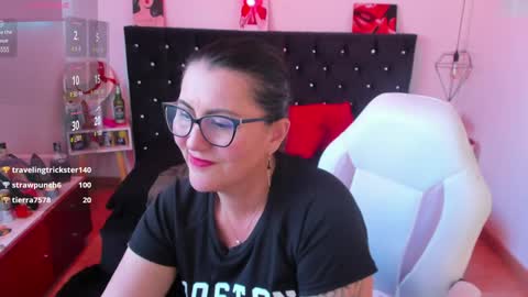 Mia  online show from January 2025 05:48:01 PM