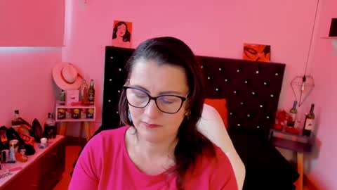 Mia  online show from January 2025 11:48:01 AM
