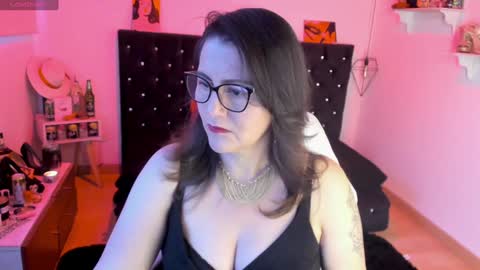 Mia  online show from January 2025 11:37:02 AM