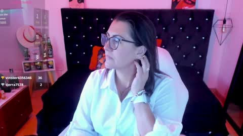 Mia  online show from January 2025 06:18:01 PM