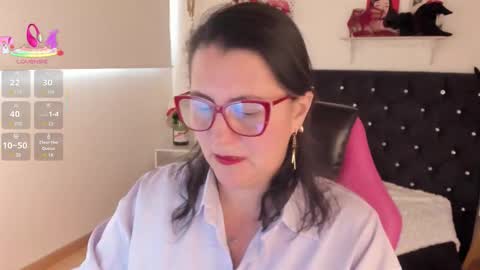 Mia  online show from October 2025 07:33:02 PM