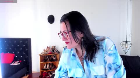 Mia  online show from October 2025 01:26:02 PM