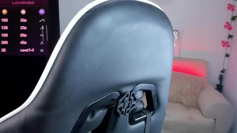 Ailyn  online show from October 2025 11:45:02 PM