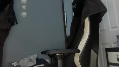 Snapshot of daddyl0nglegz93 chatting on November 2025 02:10:01 AM Cinnam0nRod online show from November 2025 02:10:01 AM