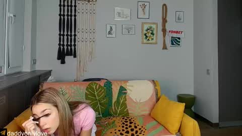 Zoe online show from September 2025 08:22:01 PM