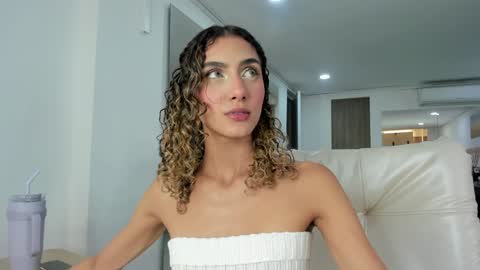 Snapshot of daddysgirrl1_ chatting on December 2024 05:15:01 AM Bethany online show from December 2024 05:15:01 AM