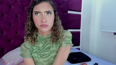 Snapshot of daddysgirrl1_ chatting on December 2024 05:52:02 AM Bethany online show from December 2024 05:52:02 AM