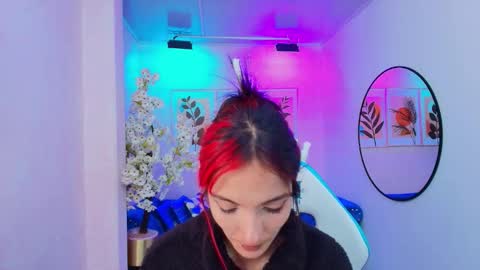 Snapshot of dafne_huges chatting on October 2025 07:18:01 PM dafne huges online show from October 2025 07:18:01 PM