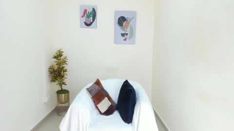 Dafne online show from April 2026 12:42:01 PM