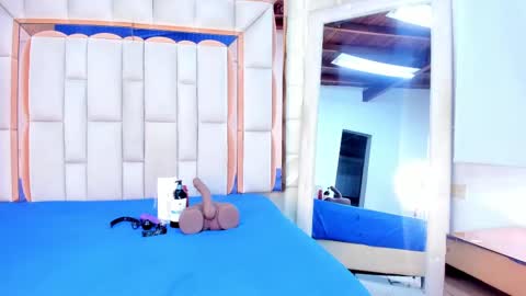 Dafnee online show from October 2025 12:00:02 PM