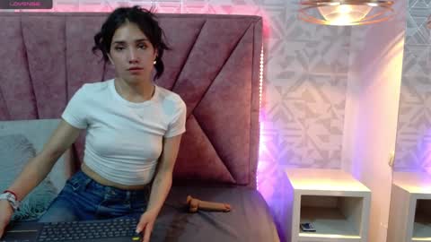 dafnee_e online show from January 2025 06:43:01 PM