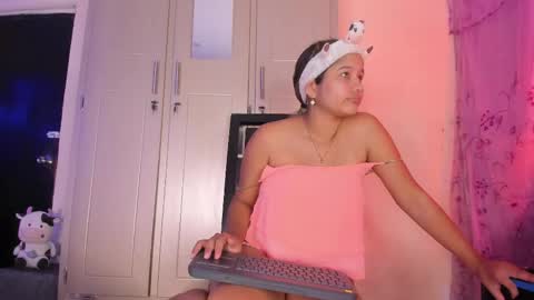 dafnezahira20 online show from May 2026 07:40:02 PM