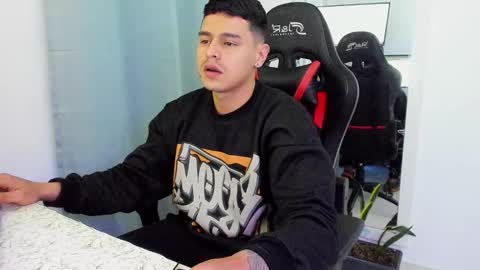my name is Jhon and I live in colombia online show from November 2025 03:17:01 AM
