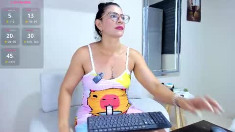Snapshot of dahian_carter chatting on June 2026 01:36:01 PM Dahian online show from June 2026 01:36:01 PM
