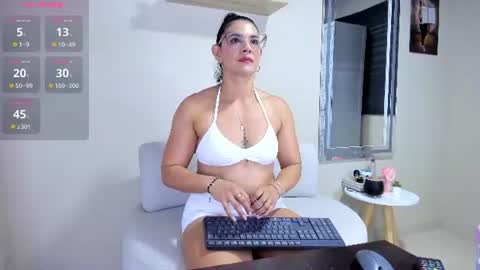Snapshot of dahian_carter chatting on July 2026 12:29:01 PM Dahian online show from July 2026 12:29:01 PM