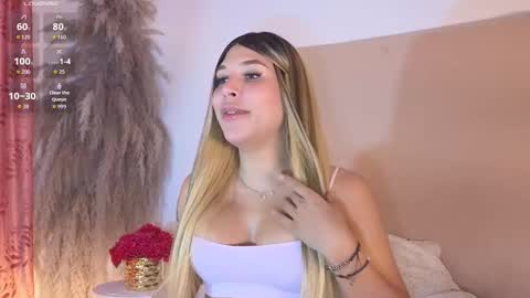 Dahiana online show from November 2025 08:20:01 PM