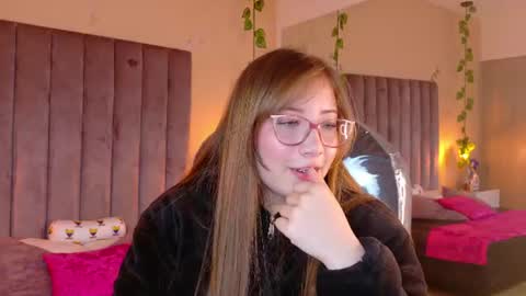Snapshot of dahlia_rousse chatting on June 2026 05:54:02 AM Dahlia online show from June 2026 05:54:02 AM