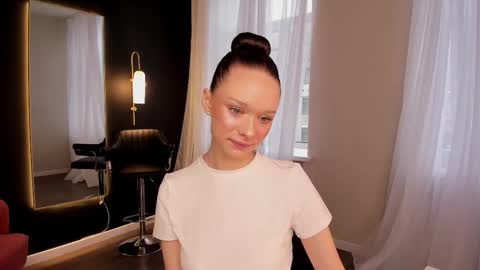 daily_glam online show from October 2025 12:17:01 PM