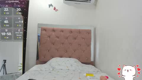 Snapshot of daisy93_ chatting on October 2025 08:20:01 PM D A I S Y online show from October 2025 08:20:01 PM