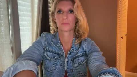 Snapshot of daisy9kat chatting on November 2025 03:45:01 PM Daisy137 online show from November 2025 03:45:01 PM