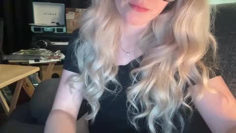 DaisyDivine online show from September 2025 02:00:01 PM