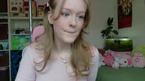 Snapshot of daisy_dollxo chatting on April 2026 07:09:01 PM Daisy online show from April 2026 07:09:01 PM